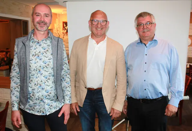 Als Gastredner konnten Robert Hecht (rechts) und Franz Wengenmayr (links) den Landtags-abgeordneten Anton Rittel (Bildmitte) begrüßen. | Foto: Peter Heider
