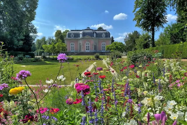Der französische Garten östlich des Hauptgebäudes  | Foto: copyright Margot Klütsch