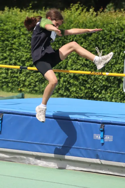 Lisa Unger beim Hochsprung bei den Kreismeisterschaften U12/U14 in Zusmarshausen. 

 | Foto: Angelika Scheich