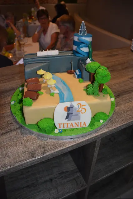 Torte zum Jubiläum des Titania