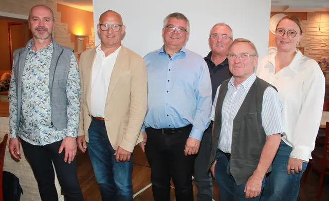 Über eine positive Jahresbilanz der Freien Wähler Meitingen freuten sich im Rahmen der Hauptversammlung (von links) Franz Wengenmayr, Gastredner Anton Rittel, Robert Hecht, Ernst Dittrich, Rudi Helfert und Franziska Mehring. | Foto: Peter Heider