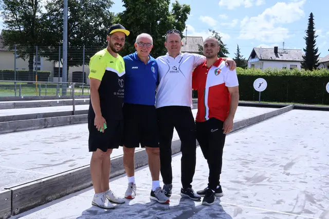 Die Gewinner des Turniers
Von links: Jakob Kraus (TSV Gersthofen), Mario Vuodi (ARCES Stuttgart, aktuell Tabellenführer der Bundesliga), Ralf Meier (TC Niederstotzingen e.V.) und Giuseppe Macrini (Boccia Club Dettingen/Erms) | Foto: Lukas Kalo