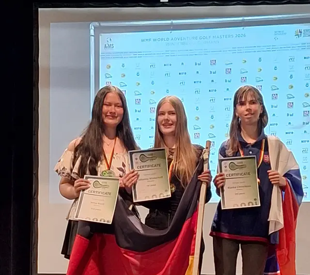Siegerehrung mit v.l.: Sonja Knoll, Johanna Winterhoff und Bianka Chmelková.