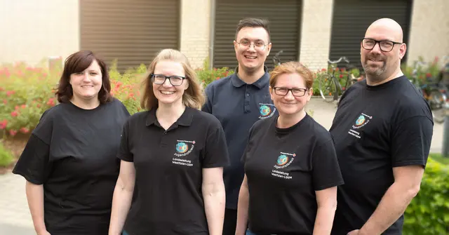 Die aktuelle JRK-Landesleitung: (v.li.) Nancy Thielscher (DRK-Kreisverband Steinfurt), Andrea Büscher (DRK-Kreisverband Coesfeld), Manuel Gabrisch (DRK-Kreisverband Dortmund), Alessa Held (DRK-Kreisverband Märkischer Kreis), Jörg van der Groef (DRK-Kreisverband Recklinghausen) | Foto: Jonas Westermeyer / DRK-Landesverband Westfalen-Lippe