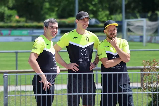 Die Organisatoren des Turniers vom TSV Gersthofen
Von links: Markus Schwab, Christoph Jung (Abteilungsleiter) und Jakob Kraus | Foto: Lukas Kalo