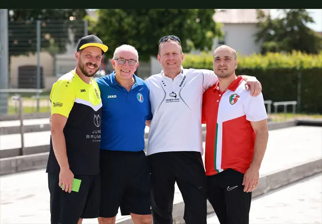 Die Gewinner des Turniers
Von links: Jakob Kraus (TSV Gersthofen), Mario Vuodi (ARCES Stuttgart, aktuell Tabellenführer der Bundesliga), Ralf Meier (TC Niederstotzingen e.V.) und Giuseppe Macrini (Boccia Club Dettingen/Erms) | Foto: Lukas Kalo