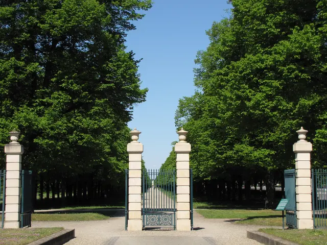 Den nächsten Platz belegt der Georgengarten. Im Gegensatz zum Großen Garten ist er im Stil eines englischen Landschaftsgartens angelegt worden. Eine zwei Kilometer lange Lindenallee führt nach Herrenhausen.  | Foto: Kurt Wolter