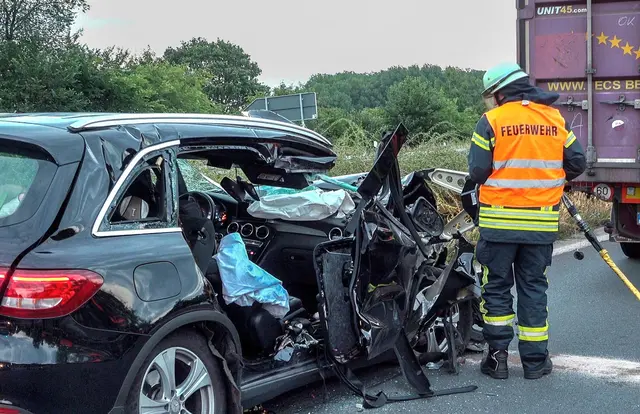 Bild E. Pottgisser / Schwerer Verkehrsunfall auf der A3 bei Hamminkeln – Vollsperrung in Fahrtrichtung Oberhausen