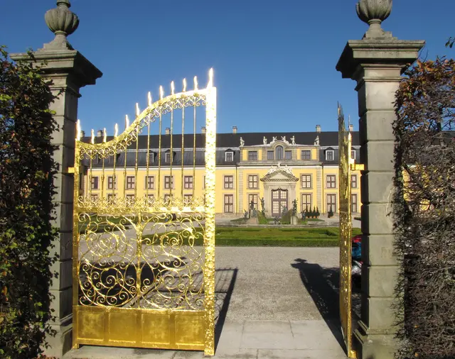 In diesem Teil des Schlosses hat früher Kurfürstin Sophie gelebt, die den Großen Garten am meisten geprägt hat. Sie erhielt das Anrecht auf den Thron von Großbritannien und Irland. Ihr Sohn Georg sollte der erste von fünf Welfenkönigen sein, die das Inselkönigreich regierten.  | Foto: Kurt Wolter