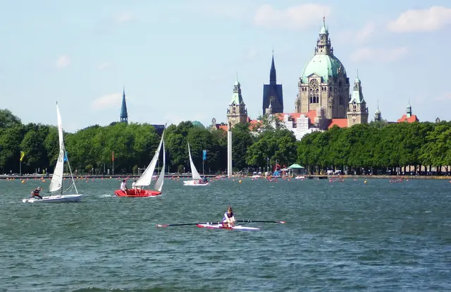 Der See ist ein Freizeiteldorado. Zum Flanieren, Radfahren, Joggen, Inlinern, für Wassersport und natürlich zum Wohlfühlen. Und viele machen die sechs Kilometer lange Runde um den See herum. | Foto: Kurt Wolter