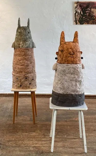 Anna Dorothea Klug, Aus dem dunklen Wald, Irdenware mit Engoben, 2021 | Foto: Anna Dorothea Klug © VG Bild-Kunst, Bonn 2026   