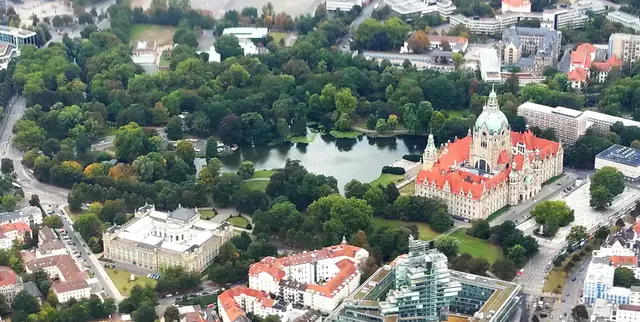 Auf dem dritten Platz liegt das Neue Rathaus, das von Fremden manchmal für ein Schloss gehalten wird.  | Foto: Fabian Wolter