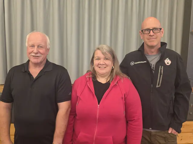 Der neu gewählte Vorstand des EHC Königsbrunn: Georg Eim, Nicole Lindner und Patrick Jung