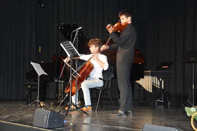 Raphael Wersin (l.) und Leo Marsagischwili  (Ensemble Violine/Violoncello)