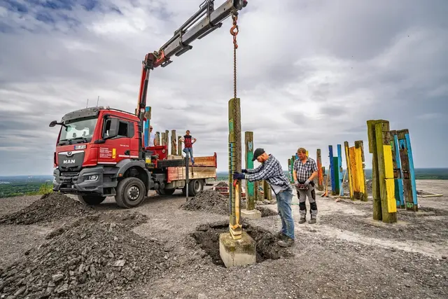 Aufbau der Totems © Volker Wiciok | Foto: Aufbau der Totems © Volker Wiciok