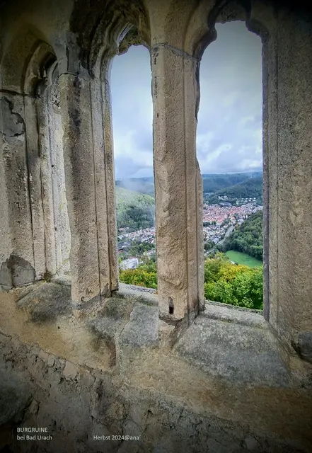 Bad URACH 
auf der/in der Schwäbischen Alb in
Baden-Württemberg
also ziemlich weit südlich in Deutschland