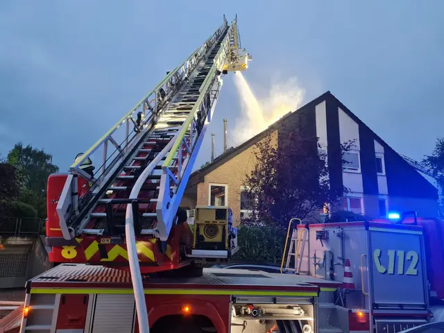 Feuerwehr Dortmund
Dachstuhlbrand durch Blitzeinschlag in Lücklemberg | Foto: Feuerwehr Dortmund