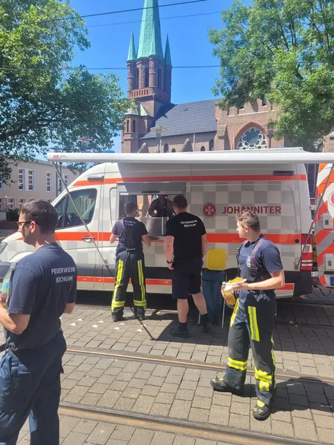 Versorgung der Einsatzkräfte durch die Johanniter Unfallhilfe | Foto: Feuerwehr Bochum