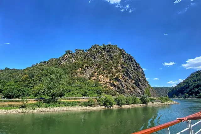 Vor der Loreley | Foto: copyright Margot Klütsch