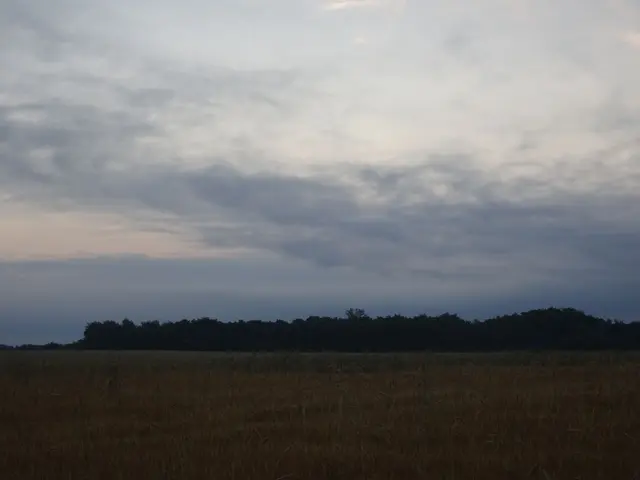 Dieses Wolkenband breitete sich vor der Sonne aus