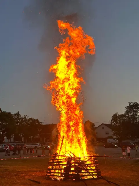 Spektakuläres Feuer | Foto: Christian Sibenhorn