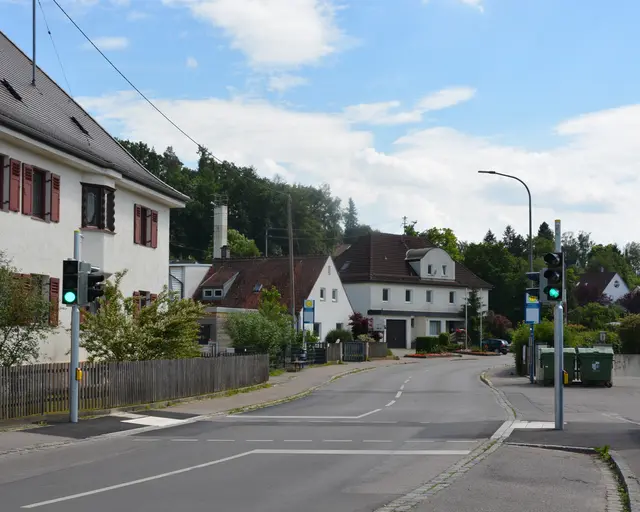Die Ampelanlage in der Von‑Rehlingen‑Straße auf Höhe des Seniorenzentrum Notburga umfassend modernisiert. 