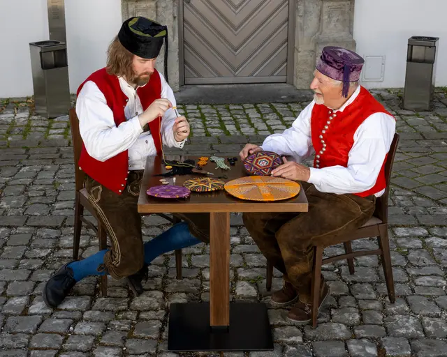 Knopfmacher/-innen und Posamentenmacher/-innen gab es früher in jeder größeren Stadt. Heute sind diese Gewerke selten geworden. | Foto: Georg Drexel