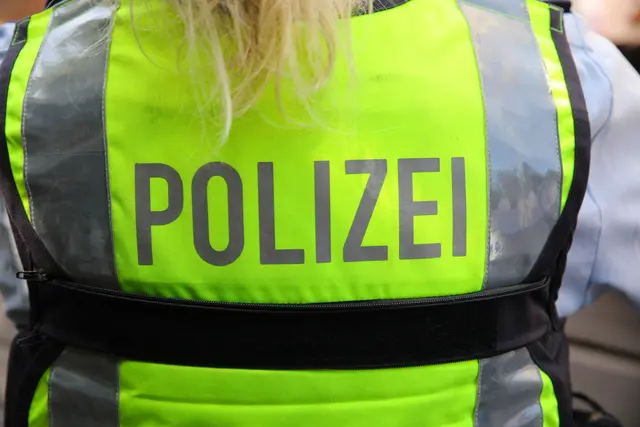 Bild Schepers Text Polizei Kleve/ 30-Jähriger aus Hamminkeln wird bei Unfall schwer verletzt