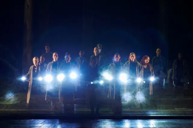 In verschiedenen Workshops hat das kreative Team des Aalto-Musiktheaters und Schülerinnen und Schüler des UNESCO-Gymnasiums Essen den Crossover-Abend "StadTräume" entwickelt. Nun feierte das Stück Premiere.
 | Foto: Björn Hickmann