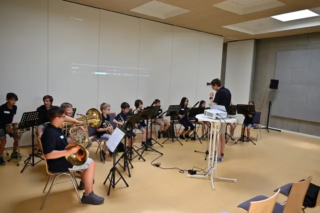Die Bläserklasse mit ihrem musikalischen Leiter Maximilian Hosemann | Foto: Peter Metzger