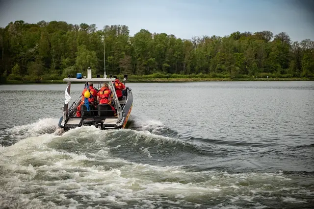 Wasserrettungseinsatz am Baldeneysee - Taucher retten verunglückte Person nach rund 45-minütiger Suche | Foto: Feuerwehr Essen