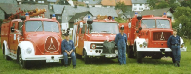 von links nach rechts
LF16 Magirus 1982 – 1987
LF8 Opel Blitz 1972 – 1994
TLF 16/24 1987 – 2003
Feuerwehr Hatzfeld