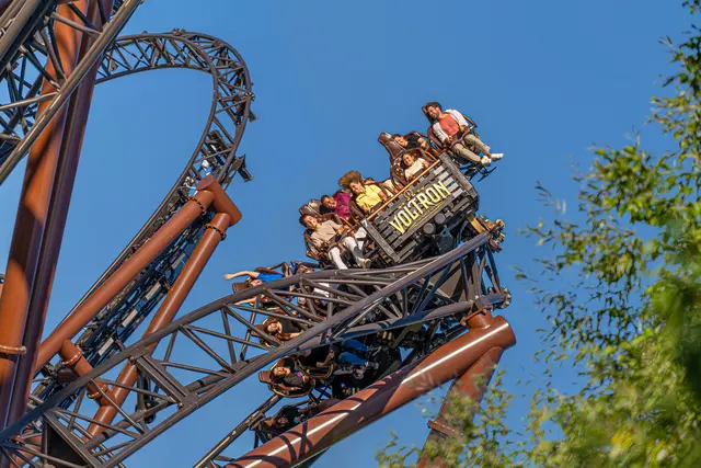 Hoch hinaus geht es im Kroatischen Teilbereich mit der Achterbahn Voltron. | Foto: Europa-Park