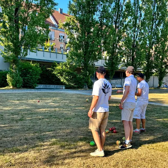 TSV Gersthofen - Abteilung Boccia auf der White Night.
von rechts: Jakob Kraus, Christoph und Ben Jung. | Foto: Ben Jung