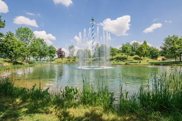 Der parkeigene See mit Flieger | Foto: Allgäu Skyline Park
