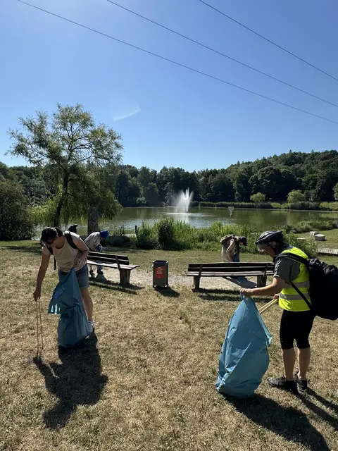Beim ersten „Clean Walk“ im Landkreis Augsburg wurde gemeinschaftlich Abfall gesammelt und ein Spaziergang bei Gersthofen unternommen. | Foto: Wera von Witzleben)