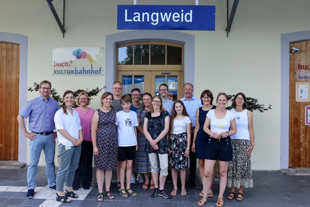 Landrat Martin Sailer (Vierter von rechts) bekam im Rahmen der Reihe „Landrat. | Foto: Julia Pietsch