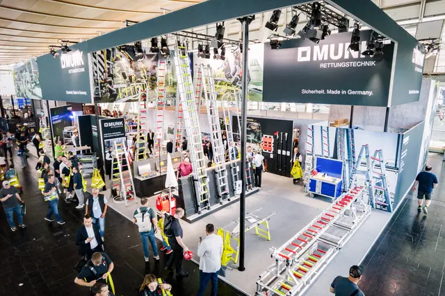 Mit einem imposanten Messeauftritt präsentierte die MUNK Group ihre innovative Rettungstechnik kürzlich auf der Weltleitmesse fürs Blaulichtwesen – der Interschutz in Hannover. | Foto: MUNK GmbH / Michael Oettl
