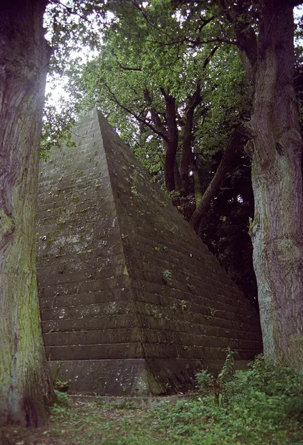 Die Grabpyramide in Derneburg
