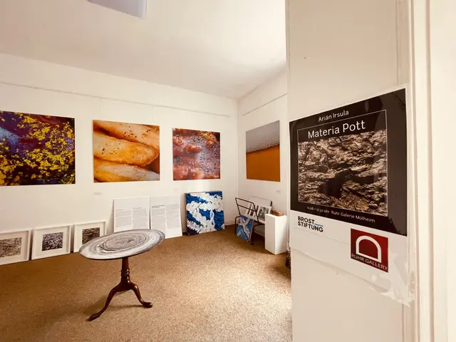 Die Sonderschau "MATERIA ART" des kubanischen Künstlers Arián Irsula ist in der Beletage der Villa Artis zu sehen - der Künstler ist anwesend! Die Schau wird gefördert durch die BROST STIFTUNG und den Kunstverein KKRR.