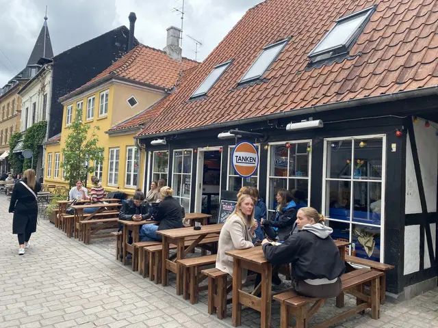 Straßen Café hier kann man tanken | Foto: Umbehaue
