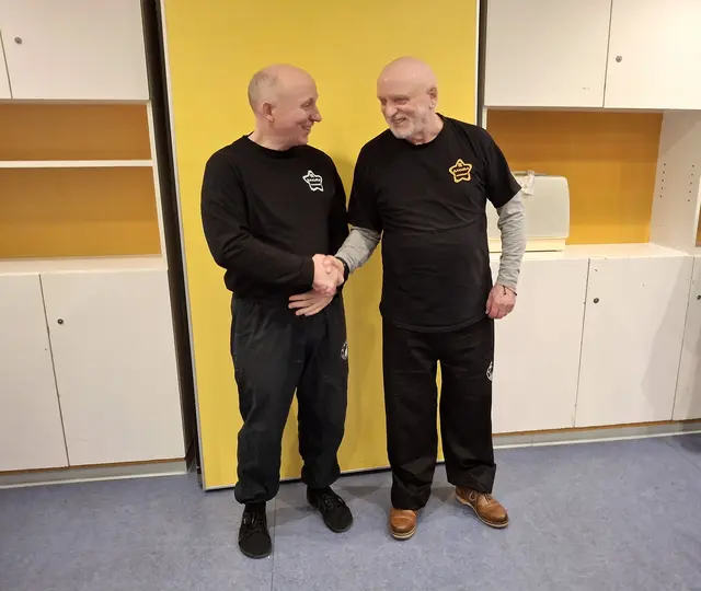 Sven Behrens (links) mit Gründungsmitglied Helmut Fuchs.