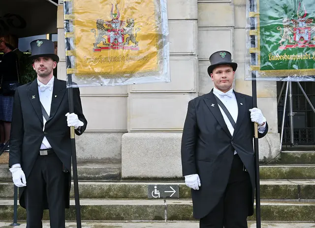Am Neuen Rathaus startete der Schützenumzug