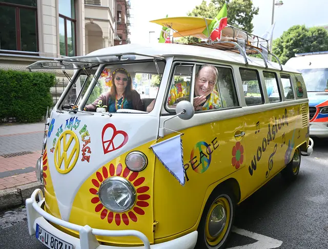 ... und Urlaubsstimmung mit einem VW Bulli
