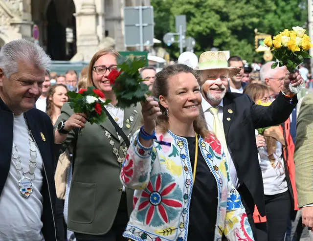 Kulturdezernentin Rva Bender (Mitte) war mit dabei