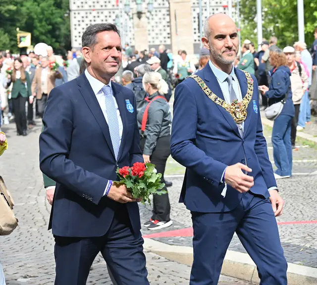 Minuisterpräsident Olaf Lies (l.) und Hannovers Oberbürgermeister Belit Onay (r.)