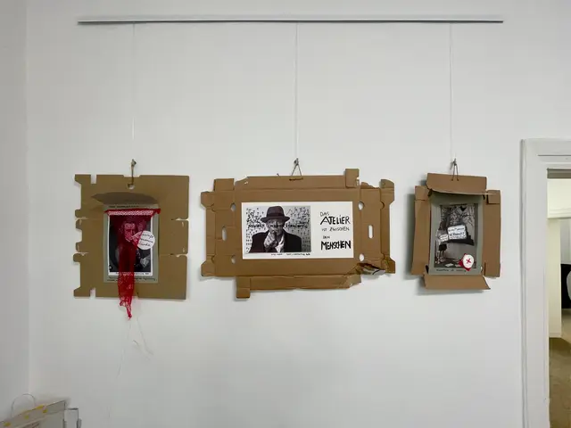 In einer Reihe v.l. KANT  - BEUYS - RETTKOWSKY-FELTEN in der Schau "ELEFANT IM PORZELLANLADEN!?" in der Villa Artis, Mülheim an der RuhrIn einer Reihe v.l. KANT  - BEUYS - RETTKOWSKY-FELTEN in der Schau "ELEFANT IM PORZELLANLADEN!?" in der Villa Artis, Mülheim an der Ruhr
