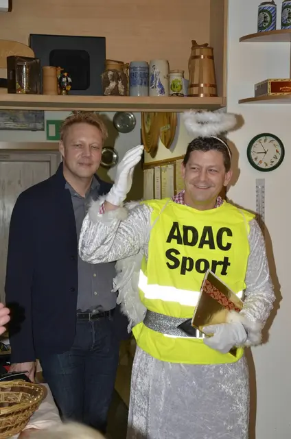 Auch der gelbe ADAC Schutzengel des MC lässt sich ab und an für einen Jahresrückblick hinreißen!
