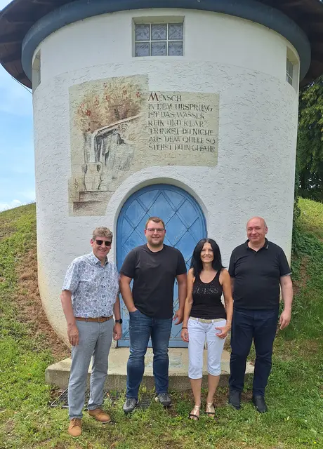 Das Bild zeigt: (von links) Erster Bürgermeister Martin Brenner, Alexander Wagner, Ausbildungsleiterin Martina Supplie, stellv. Hauptamtsleiter Stefan Mayer.  | Foto: Stadt Burgau