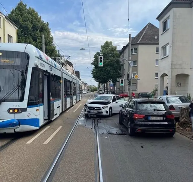 Zusammenstoß mit Straßenbahn | Foto: Polizei Bochum